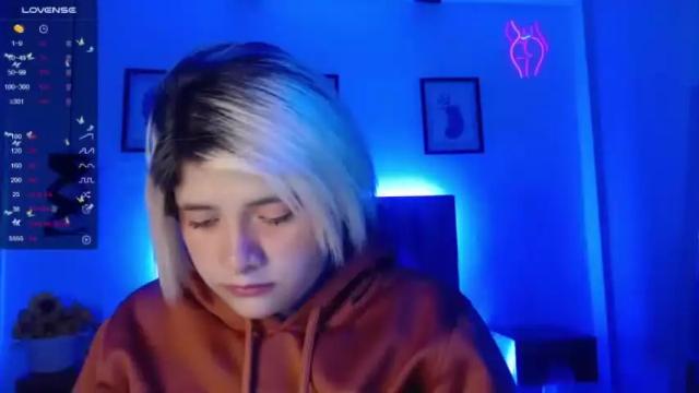 Image 8 of valadium_rosse_ Stream on Chaturbate on 16 months ago