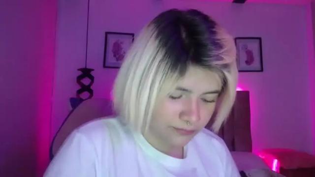 Image 6 of valadium_rosse_ Stream on Chaturbate on 16 months ago