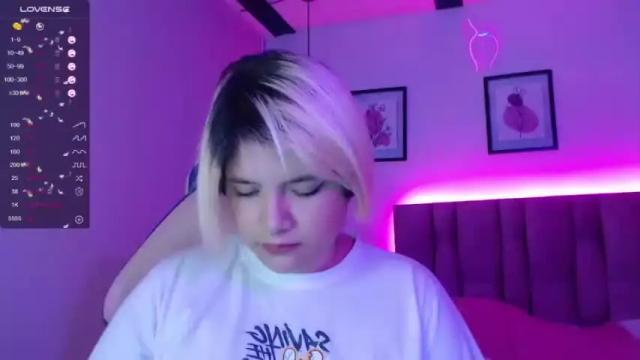 Image 6 of valadium_rosse_ Stream on Chaturbate on 16 months ago