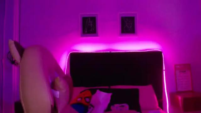 Image 4 of valadium_rosse_ Stream on Chaturbate on 15 months ago