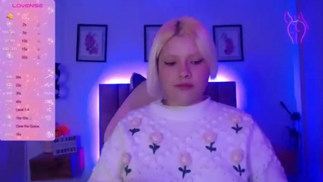Image 7 of valadium_rosse_ Stream on Chaturbate on 15 months ago