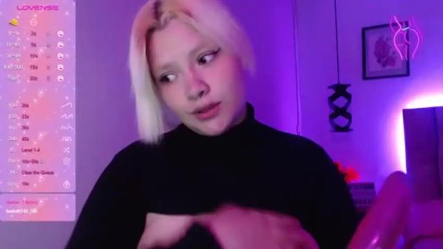 Image 10 of valadium_rosse_ Stream on Chaturbate on 15 months ago