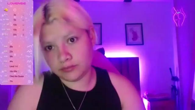 Image 7 of valadium_rosse_ Stream on Chaturbate on 15 months ago