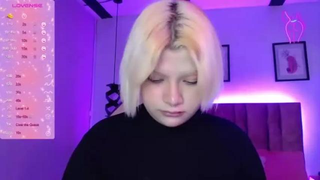 Image 2 of valadium_rosse_ Stream on Chaturbate on 15 months ago