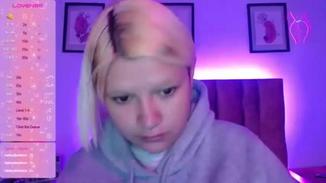 Image 11 of valadium_rosse_ Stream on Chaturbate on 15 months ago