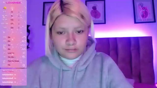 Image 4 of valadium_rosse_ Stream on Chaturbate on 15 months ago
