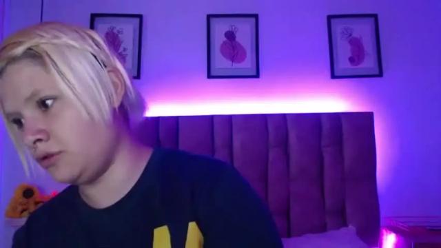Image 12 of valadium_rosse_ Stream on Chaturbate on 15 months ago