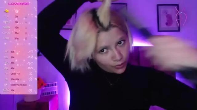 Image 3 of valadium_rosse_ Stream on Chaturbate on 14 months ago