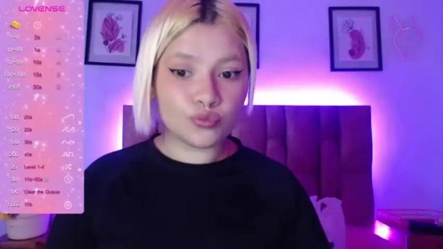 Image 10 of valadium_rosse_ Stream on Chaturbate on 14 months ago
