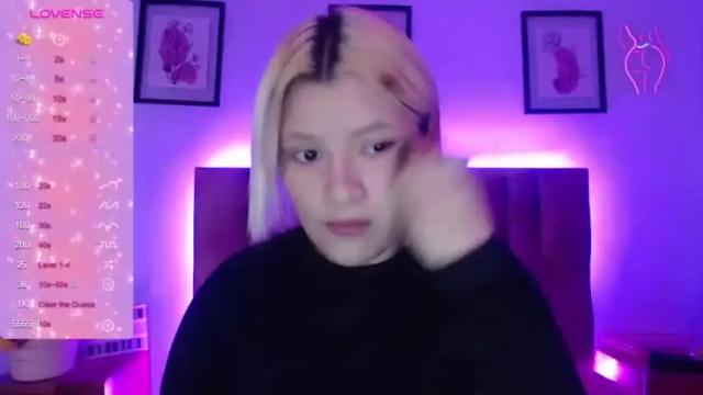 Image 4 of valadium_rosse_ Stream on Chaturbate on 14 months ago