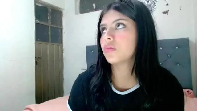 Image 4 of vale599618 Stream on Chaturbate on 16 months ago
