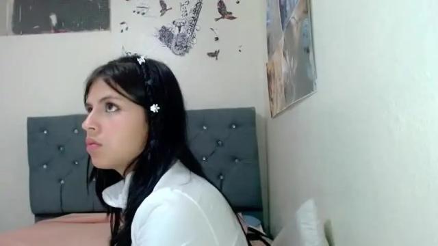 Image 2 of vale599618 Stream on Chaturbate on 15 months ago