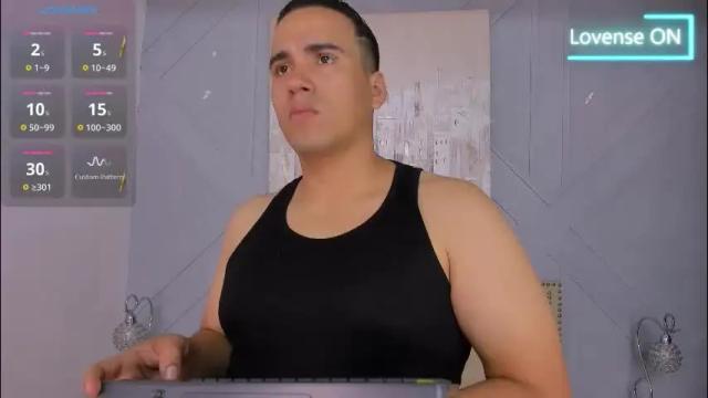 Image 3 of vale_n_matt Stream on Chaturbate on 1 month ago