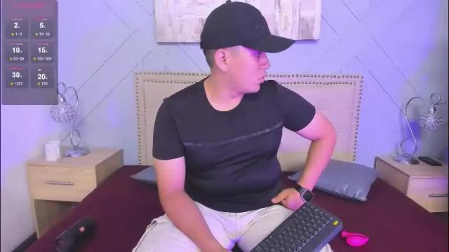 Image 4 of vale_n_matt Stream on Chaturbate on 1 month ago