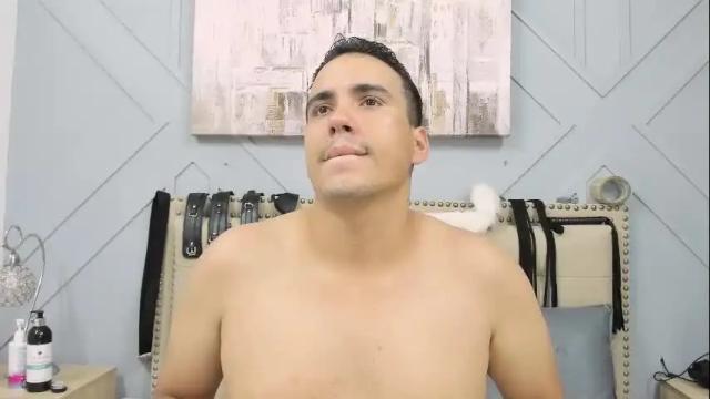 Image 11 of vale_n_matt Stream on Chaturbate on 1 month ago