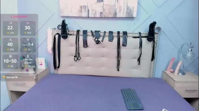Image 3 of vale_n_matt Stream on Chaturbate on 1 month ago