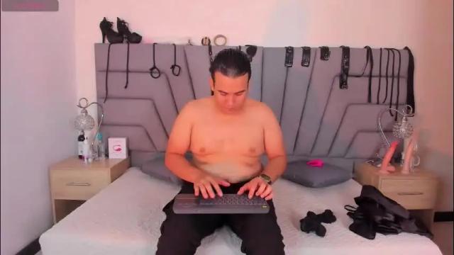 Image 3 of vale_n_matt Stream on Chaturbate on 23 days ago