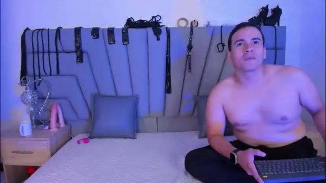 Image 7 of vale_n_matt Stream on Chaturbate on 23 days ago