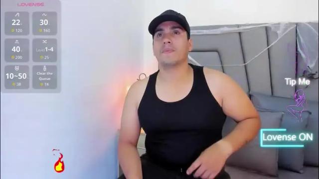 Image 2 of vale_n_matt Stream on Chaturbate on 16 hours ago