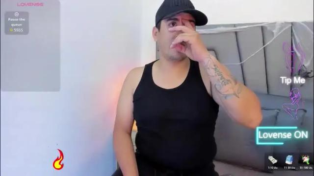 Image 3 of vale_n_matt Stream on Chaturbate on 16 hours ago