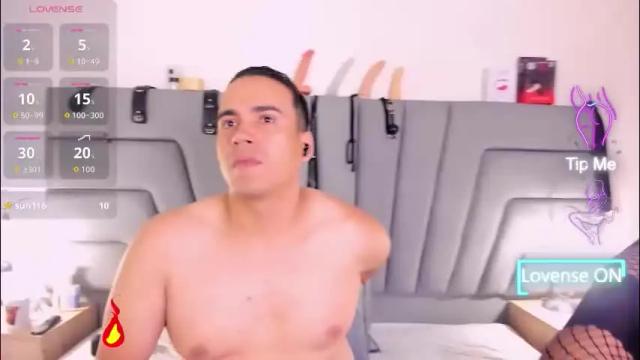 Image 2 of vale_n_matt Stream on Chaturbate on 2 months ago