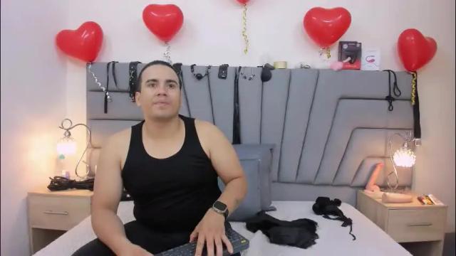 Image 4 of vale_n_matt Stream on Chaturbate on 2 months ago