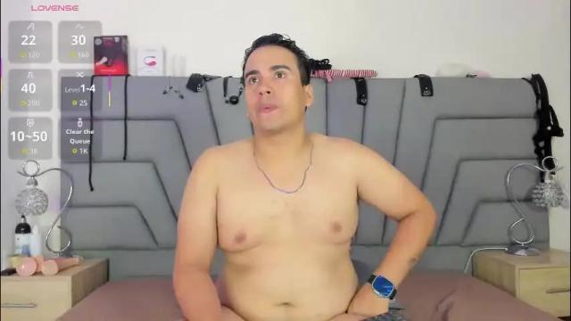 Image 4 of vale_n_matt Stream on Chaturbate on 1 month ago