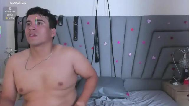 Image 11 of vale_n_matt Stream on Chaturbate on 2 days ago