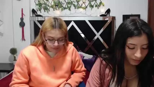 Image 3 of valeen_queen Stream on Chaturbate on 19 months ago