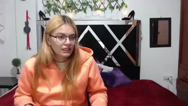 Image 8 of valeen_queen Stream on Chaturbate on 19 months ago