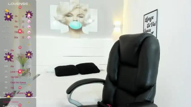 Image 10 of valekhum_ Stream on Chaturbate on 16 months ago