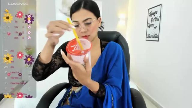 Image 12 of valekhum_ Stream on Chaturbate on 16 months ago