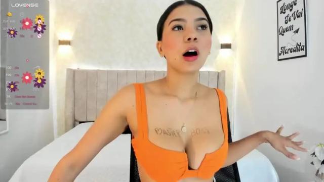Image 7 of valekhum_ Stream on Chaturbate on 15 months ago