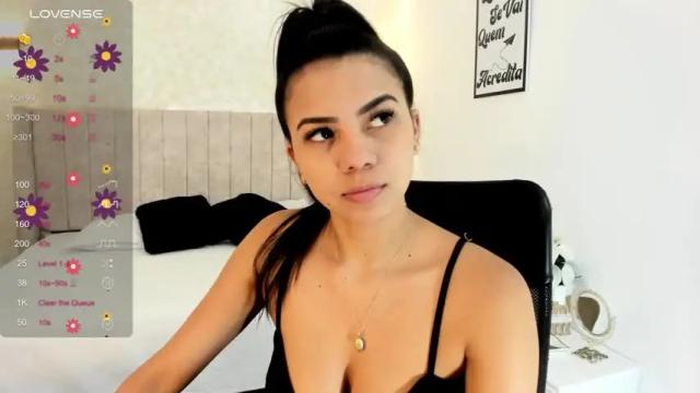 Image 3 of valekhum_ Stream on Chaturbate on 15 months ago