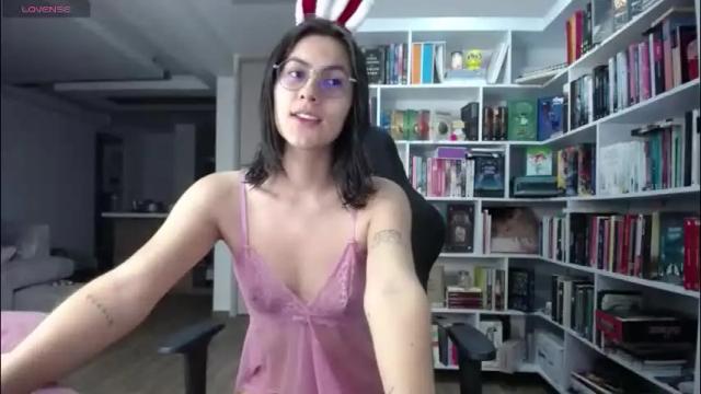 Image 3 of valen_28t Stream on Chaturbate on 28 days ago