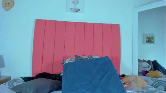 Image 11 of valen_rose0 Stream on Chaturbate on 11 days ago