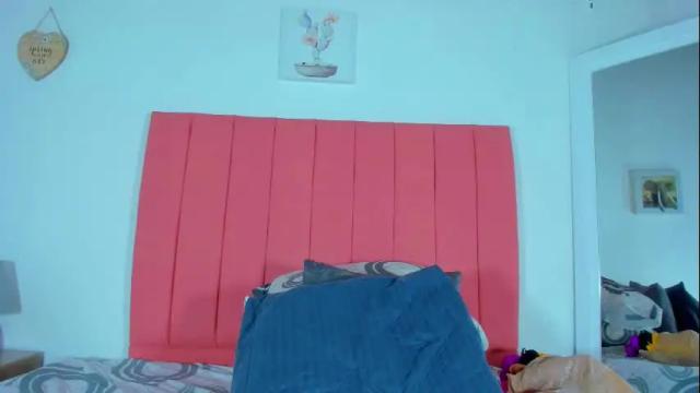 Image 2 of valen_rose0 Stream on Chaturbate on 11 days ago