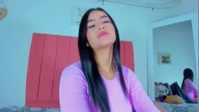 Image 4 of valen_rose0 Stream on Chaturbate on 11 days ago