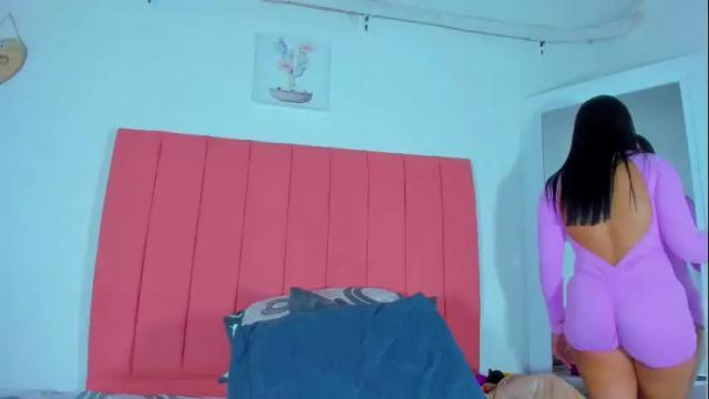 Image 6 of valen_rose0 Stream on Chaturbate on 11 days ago