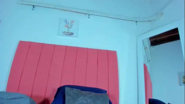 Image 4 of valen_rose0 Stream on Chaturbate on 19 days ago