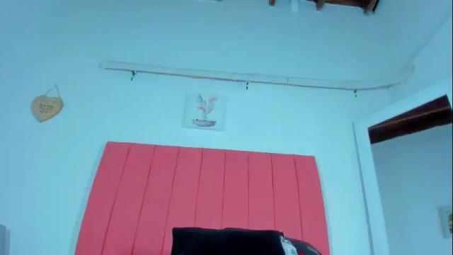 Image 7 of valen_rose0 Stream on Chaturbate on 15 days ago