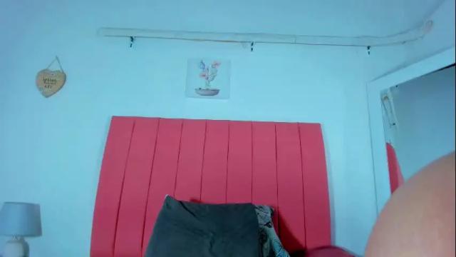 Image 7 of valen_rose0 Stream on Chaturbate on 9 days ago