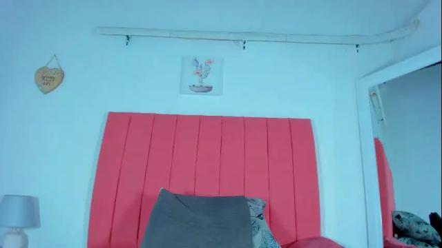Image 8 of valen_rose0 Stream on Chaturbate on 9 days ago