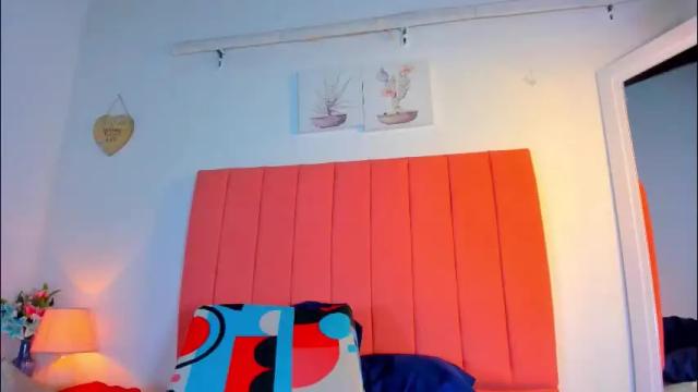 Image 7 of valen_rose0 Stream on Chaturbate on 2 months ago