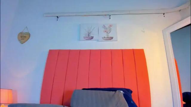 Image 2 of valen_rose0 Stream on Chaturbate on 2 months ago