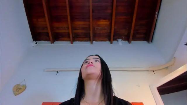 Image 7 of valen_rose0 Stream on Chaturbate on 1 month ago