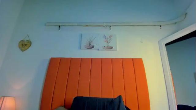 Image 4 of valen_rose0 Stream on Chaturbate on 1 month ago