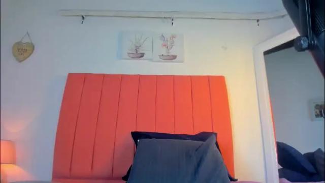 Image 3 of valen_rose0 Stream on Chaturbate on 1 month ago