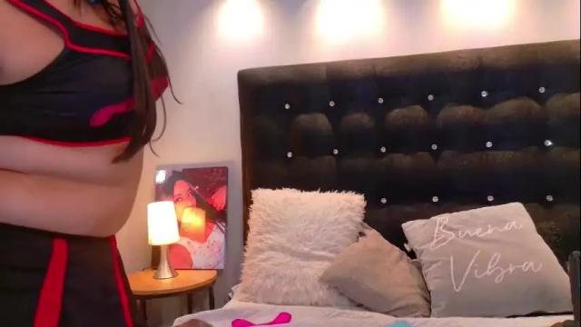 Image 4 of valen_scott_ Stream on Chaturbate on 1 month ago