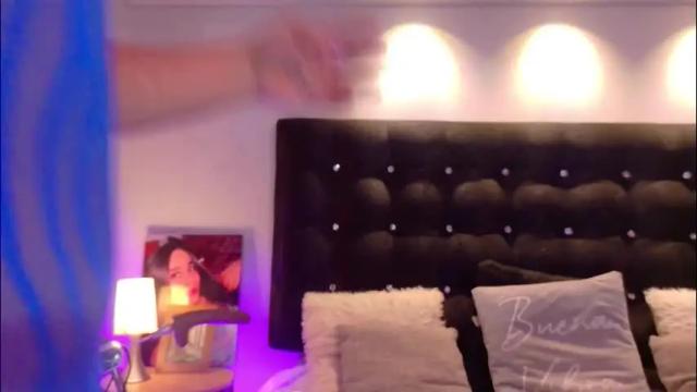 Image 2 of valen_scott_ Stream on Chaturbate on 1 month ago